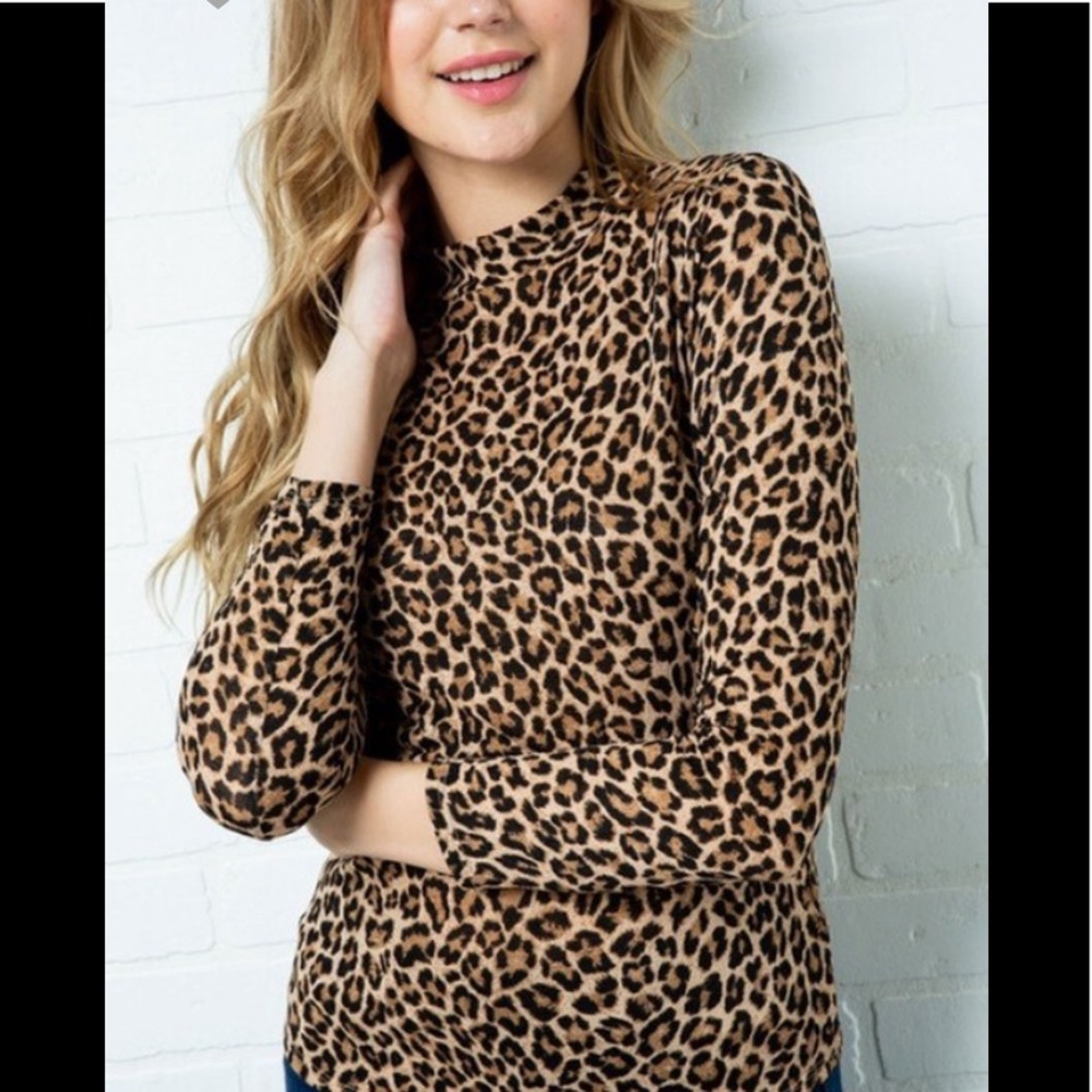 Animal print mock neck top - Picture 2 of 4